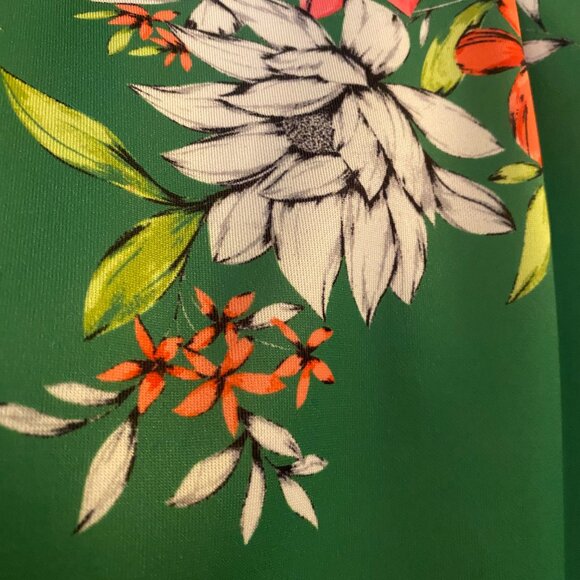 NWT Vince Camuto Green Floral Scuba Knit Fit & Flare Dress. Size 6 - Picture 15 of 15